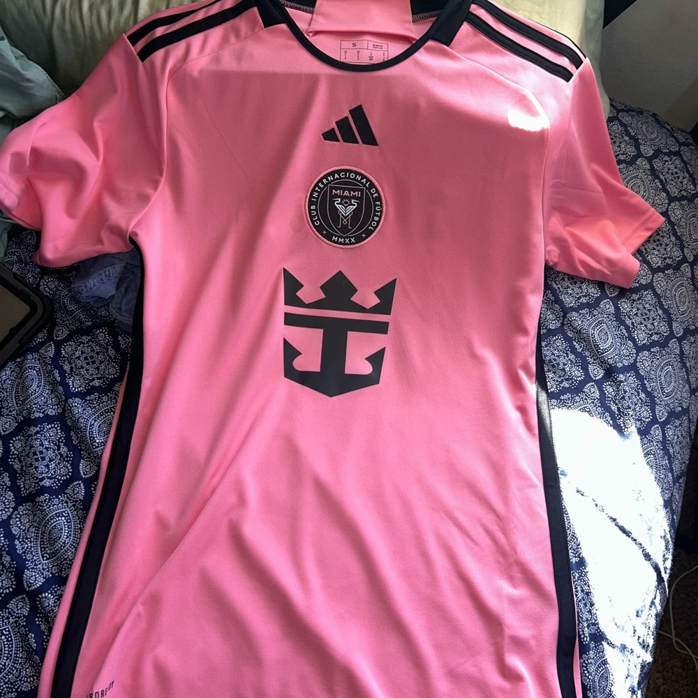 AUTHENTIC Lionel Messi Adidas Pink Soccer Jersey with Black Details